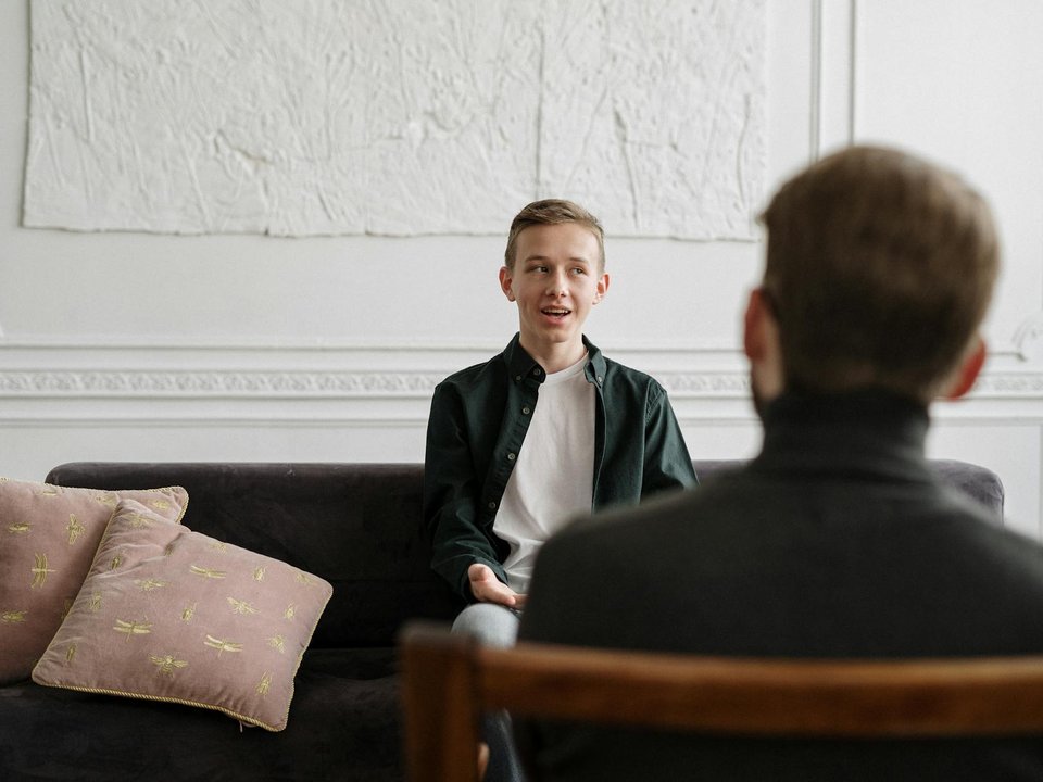 Ergen Terapisi | Split Feature | Pexels 4100679