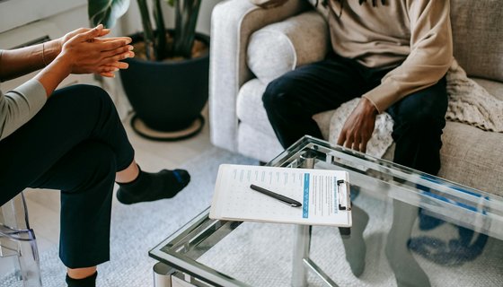 Zorbalığın Psikolojik Etkileri ve İyileşme Adımları | Kapak